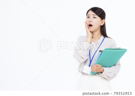 三十多歲的驚訝女商人 79352953