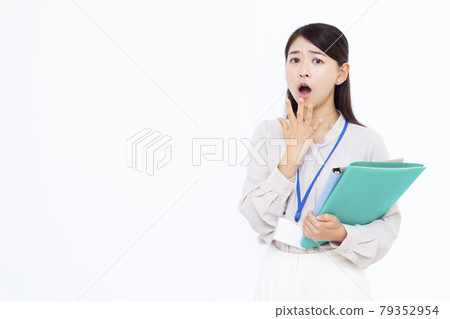 三十多歲的驚訝女商人 79352954