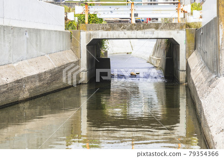 茨城縣日立市愛色港附近的河口 79354366