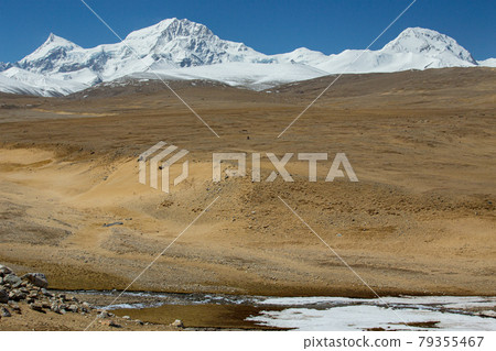 Shishapangma seen from the base camp 79355467