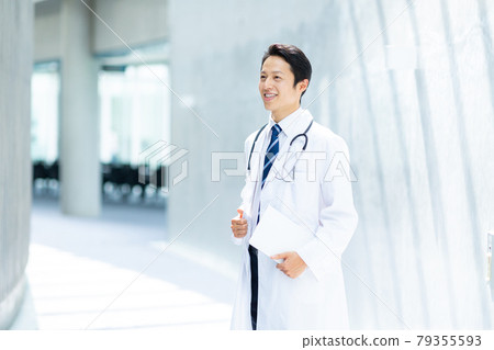 Male doctor in white coat 79355593