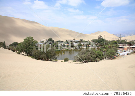 Huacachina (Peru) Huacachina (Peru) 79356425