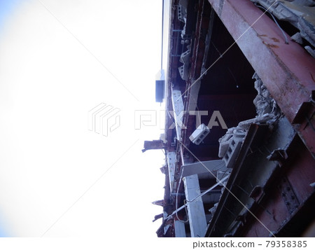 半毀的建築和天空 79358385