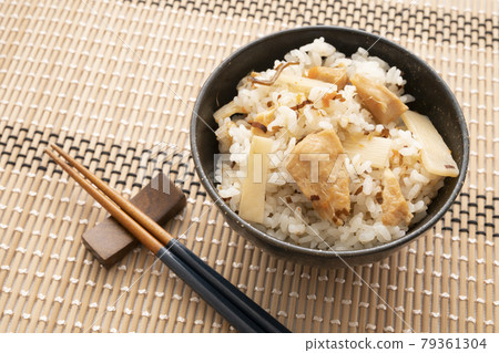 Fugu and bamboo shoots cooked rice 79361304