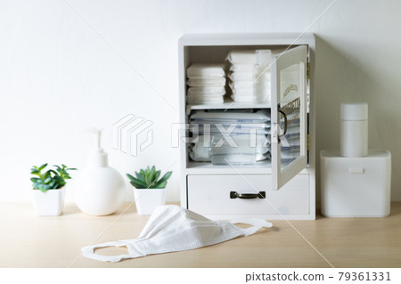 Set up an infectious disease control corner at the entrance of your house 79361331