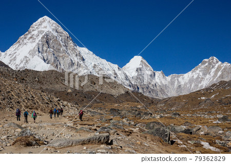 Trekkers walking along the famous peak Pumori and Everest Highway 79362829