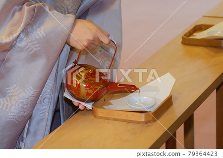 神聖的葡萄酒 79364423