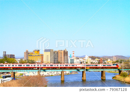 Scenery of cherry blossoms and Meitetsu train in Okazaki city 79367128