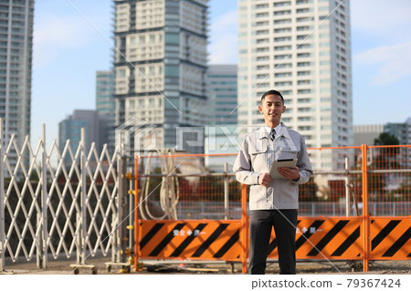 Uniform clock, office worker, new employee, worker, business, outdoor, young man, building, corona, sales copy space Uniform clock, office worker, new employee, worker, business, outdoor, young man, building, corona, sales copy space 79367424