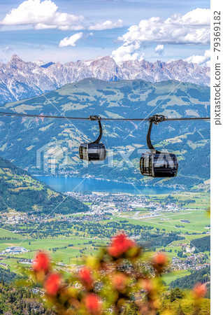 Panoramatic modern Cable cars against town of Zell am See in the Zell am See-Kaprun region, Kitzsteinhorn, Austrian Alps, Salcburger land Panoramatic modern Cable cars against town of Zell am See in the Zell am See-Kaprun region, Kitzsteinhorn, Austrian Alps, Salcburger land 79369182