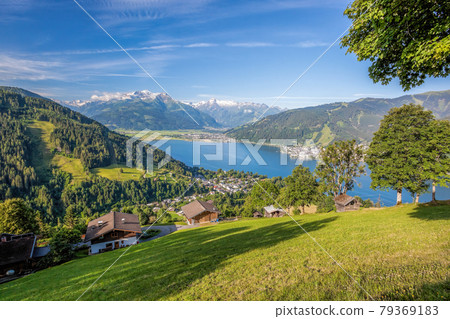 The town of Zell am See in the Zell am See-Kaprun region, Austrian Alps, Salcburger land 79369183