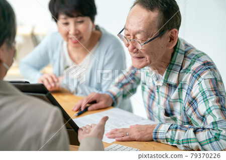 Senior couple preparing for the end of life Senior couple preparing for the end of life 79370226