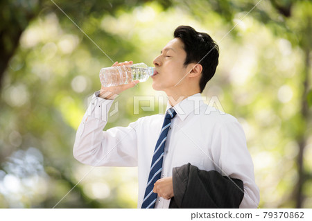 Businessman hydration heat stroke hot 79370862