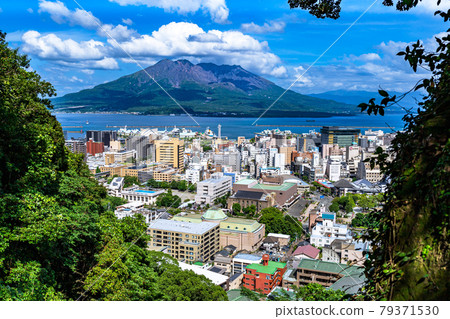 從城山公園展望台看到的櫻島和鹿兒島城市景觀 79371530