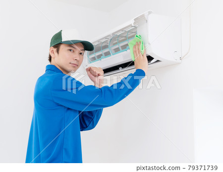 House cleaning, housekeeping agency, air conditioner, guts pose House cleaning, housekeeping agency, air conditioner, guts pose 79371739