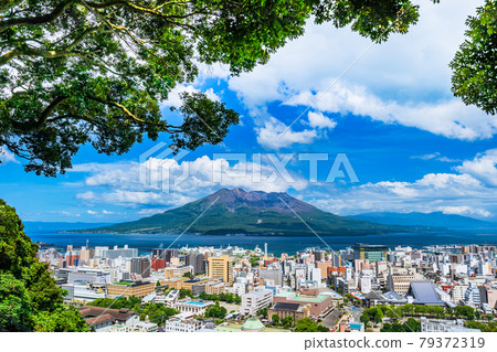 從城山公園展望台看到的櫻島和鹿兒島城市景觀 79372319