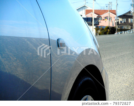 Turn signal attached to the fender of the car (off) 79372827