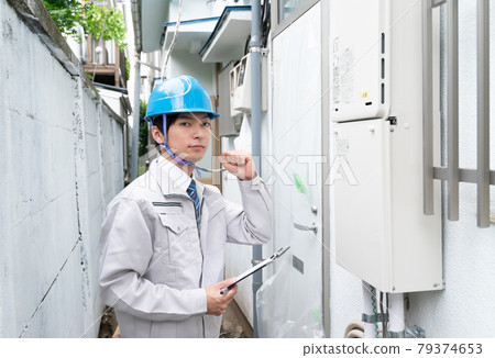 Businessman guts pose to inspect the water heater 79374653