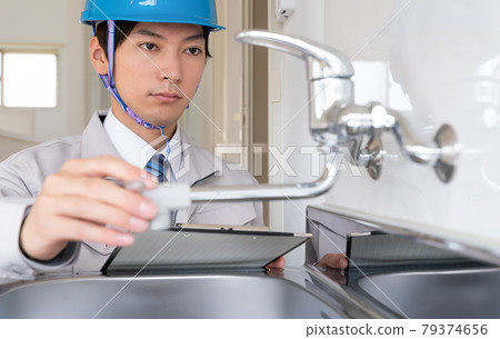 檢查廚房水龍頭 79374656