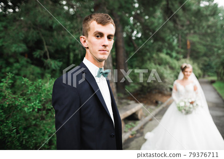 Close up of a nice young wedding couple 79376711