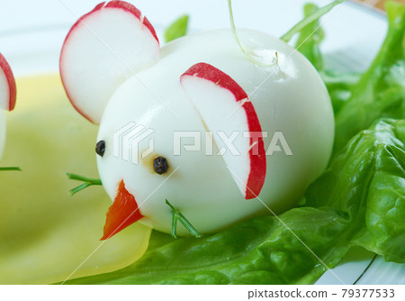 child breakfast 79377533