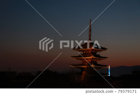 京都的象徵,八坂五層塔 / 日本京都的風景 京都的象徵,八坂五層塔 / 日本京都的風景 79379171