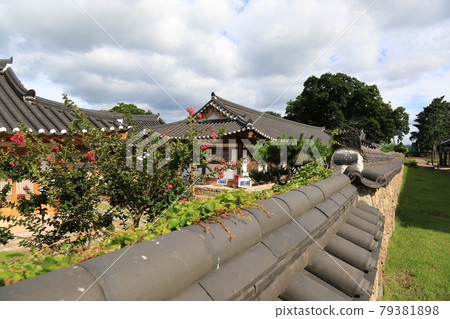 國立公園、慶州市、王陵、孔子學校 國立公園、慶州市、王陵、孔子學校 79381898