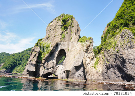 Ear rock seen from a cruise ship Ear rock seen from a cruise ship 79381934