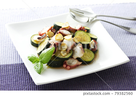 Koto Zucchini Garlic Saute 7 79382560