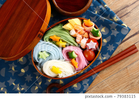 Color somen noodles 79383115