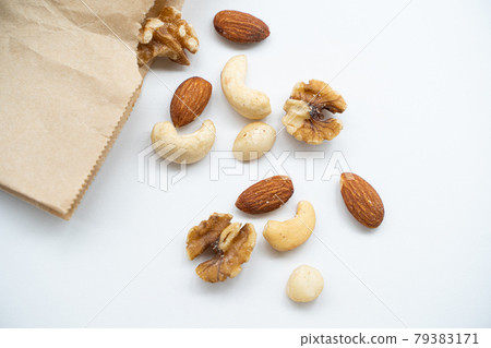 混合堅果的形象 79383171
