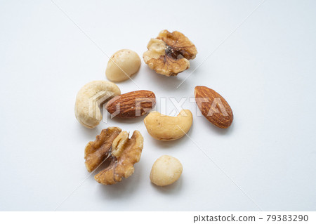 Image of mixed nuts Image of mixed nuts 79383290