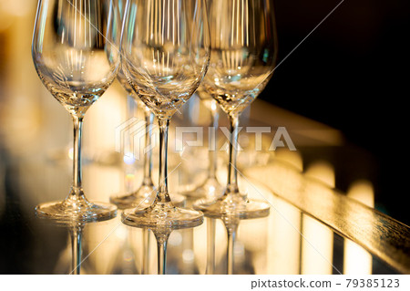 酒杯吧台 酒杯吧台 79385123