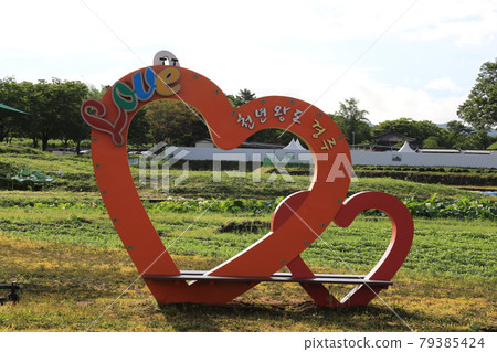 Gyeongbuk. National Park. Gyeongju City. Hyanggyo. Cheomseongdae Gyeongbuk. National Park. Gyeongju City. Hyanggyo. Cheomseongdae 79385424