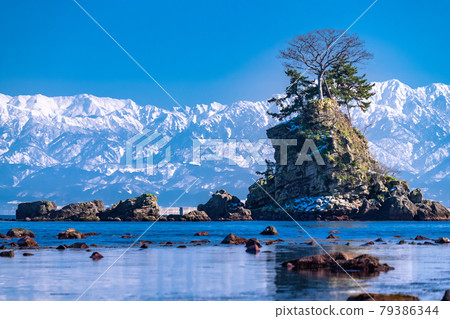 《富山縣》 冬季多雨的海岸,富山最美的地方 《富山縣》 冬季多雨的海岸,富山最美的地方 79386344