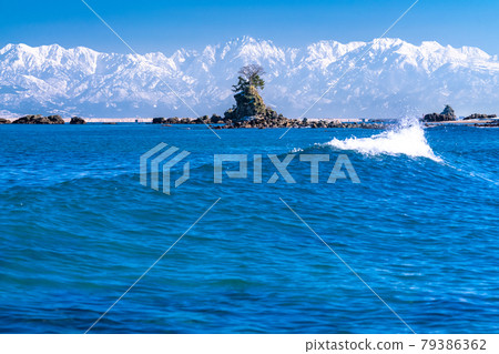 《Toyama Prefecture》 Winter rainy coast, Toyama's most scenic spot 79386362