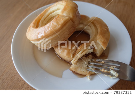 Ring biscuits with honey maple syrup Ring biscuits with honey maple syrup 79387331