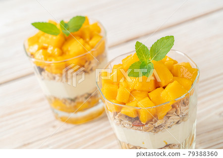 mango yogurt with granola 79388360