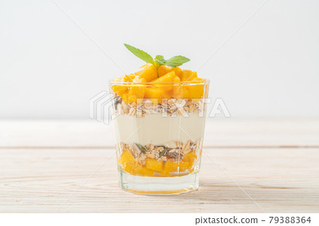 mango yogurt with granola 79388364