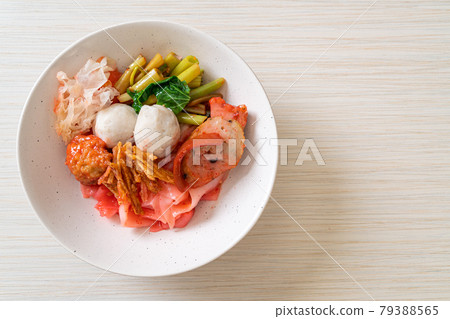 (Yen-Ta-Four) - Dry Thai Style Noodle with assorted tofu and fish ball in Red Soup 79388565