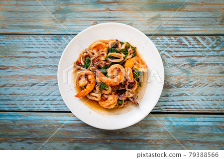 stir-fried seafood with Thai basil 79388566