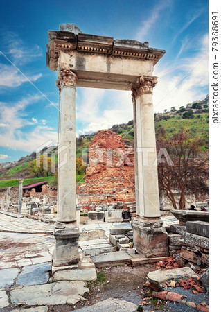 Hadrian's Gate at Library of Celsus in a afternoon Hadrian's Gate at Library of Celsus in a afternoon 79388691