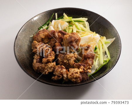 黑碗裡的炸胗 黑碗裡的炸胗 79393473
