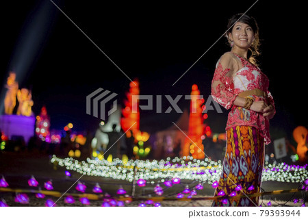 Illuminations and women 79393944