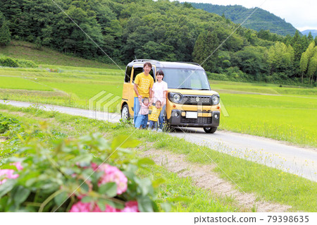 New car purchase, happy family car purchase lifestyle New car purchase, happy family car purchase lifestyle 79398635