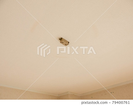 Preparing to move: Lighting fixture metal fittings Preparing to move: Lighting fixture metal fittings 79400761