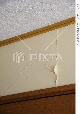 牆紙因地震破裂 79400763