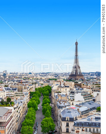 Vertical composition of the Eiffel Tower seen from the Arc de Triomphe in Paris 79401983