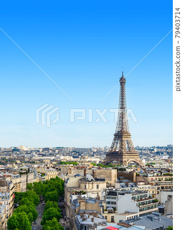 Vertical composition of the Eiffel Tower seen from the Arc de Triomphe in Paris 79403714