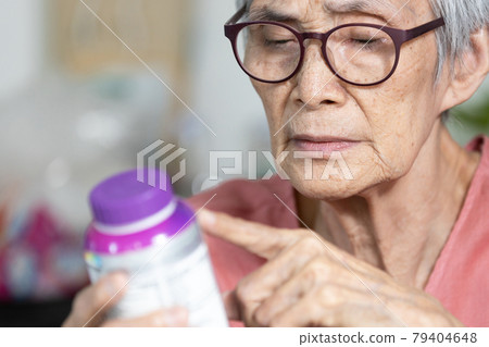 Old elderly having trouble with very small fonts size on product,hard to read and see,too small letter on the medicine labels,problem of printing small letters from the manufacturer,Consumer problems Old elderly having trouble with very small fonts size on product,hard to read and see,too small letter on the medicine labels,problem of printing small letters from the manufacturer,Consumer problems 79404648
